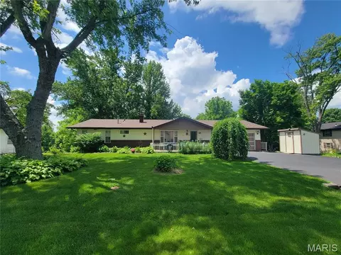 1317 Bridlespur Ln, Troy, IL 62294