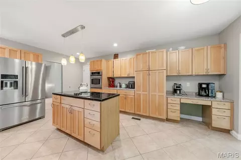 Kitchen - 609 Hoene Ridge Estates Dr, Eureka, MO 63025 photo 3 of 7