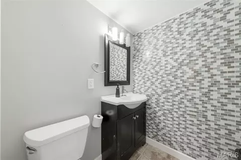Bath - 609 Hoene Ridge Estates Dr, Eureka, MO 63025 photo 4 of 4
