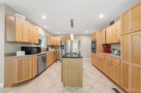 Kitchen - 609 Hoene Ridge Estates Dr, Eureka, MO 63025 photo 7 of 7