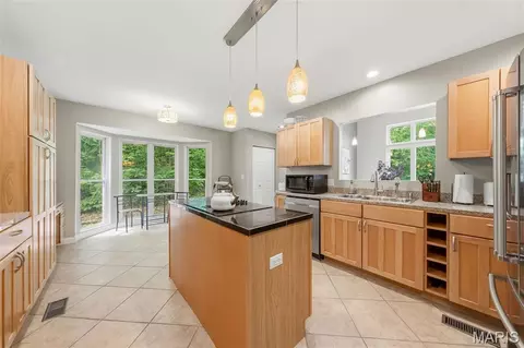 Kitchen - 609 Hoene Ridge Estates Dr, Eureka, MO 63025 photo 5 of 7