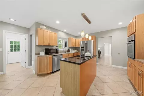 Kitchen - 609 Hoene Ridge Estates Dr, Eureka, MO 63025 photo 4 of 7