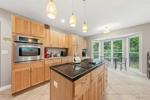 Kitchen - 609 Hoene Ridge Estates Dr, Eureka, MO 63025 photo 6 of 7
