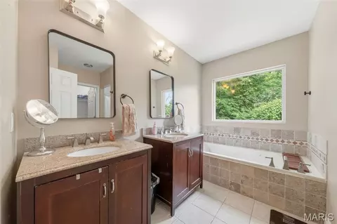 Bath - 609 Hoene Ridge Estates Dr, Eureka, MO 63025 photo 1 of 4
