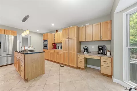 Kitchen - 609 Hoene Ridge Estates Dr, Eureka, MO 63025 photo 2 of 7