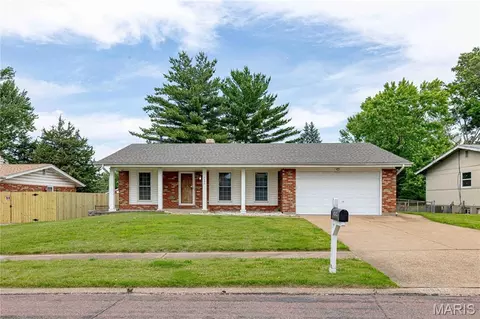 4343 Caracalla Dr, Florissant, MO 63033