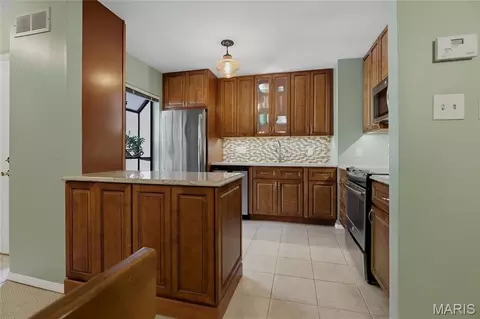 Kitchen - 700 Windy Ridge Dr, Ballwin, MO 63021 photo 2 of 3