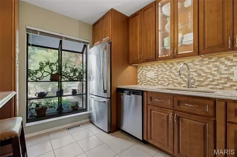 Kitchen - 700 Windy Ridge Dr, Ballwin, MO 63021 photo 3 of 3