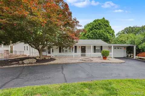 55 Garden Ln, Maryland Heights, MO 63043