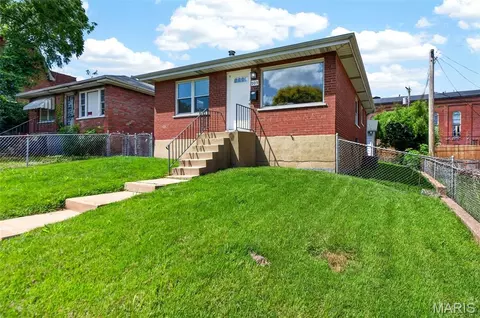 905 Russell Blvd, Saint Louis, MO 63104