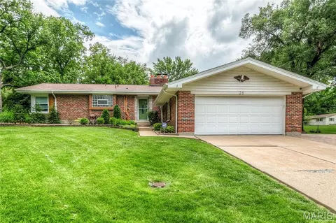 26 Rolling Hills Dr, Florissant, MO 63033