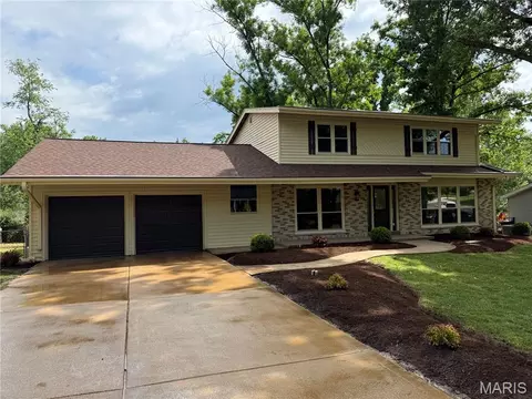 12978 Bellerive Estates Dr, Saint Louis, MO 63141