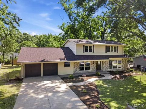 12978 Bellerive Estates Dr, Saint Louis, MO 63141
