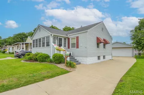 2502 E 28th St, Granite City, IL 62040