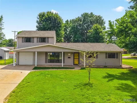Exterior - 802 Love Dr, O'fallon, MO 63366 photo 2 of 15