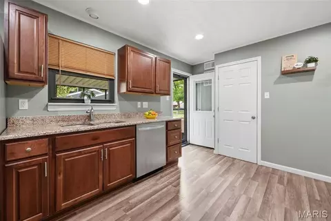Entry Way - 802 Love Dr, O'fallon, MO 63366 photo 2 of 4