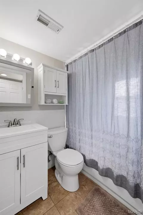 Bath - 802 Love Dr, O'fallon, MO 63366 photo 3 of 3