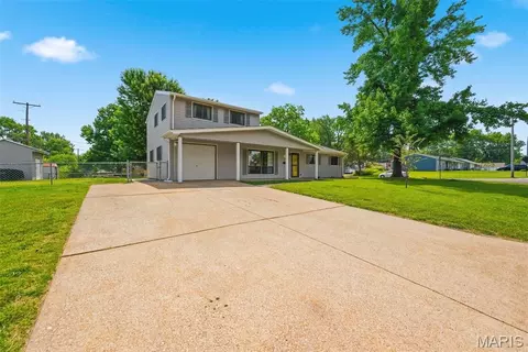 Exterior - 802 Love Dr, O'fallon, MO 63366 photo 3 of 15