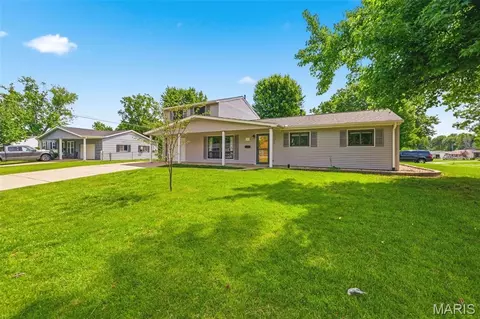 Exterior - 802 Love Dr, O'fallon, MO 63366 photo 4 of 15