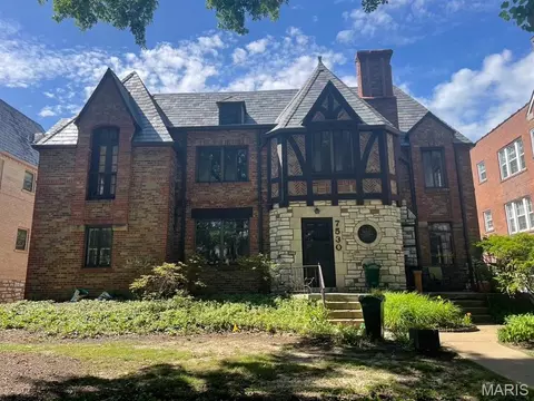 7530 Oxford Dr, Clayton, MO 63105