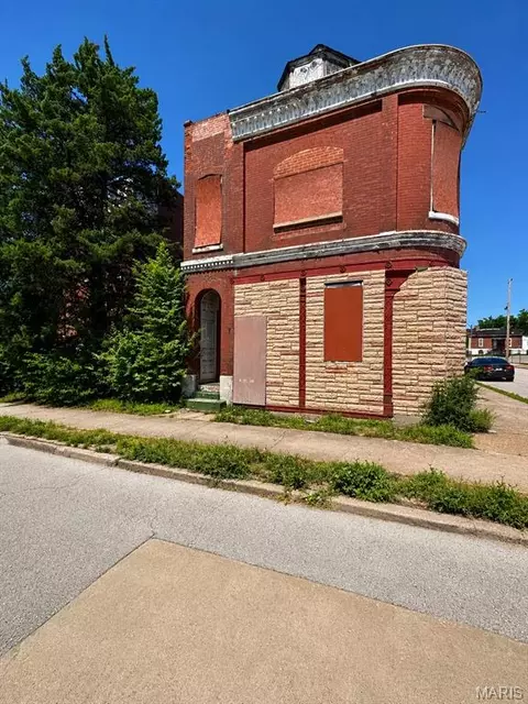 1927 Annie Malone Dr, Saint Louis, MO 63113