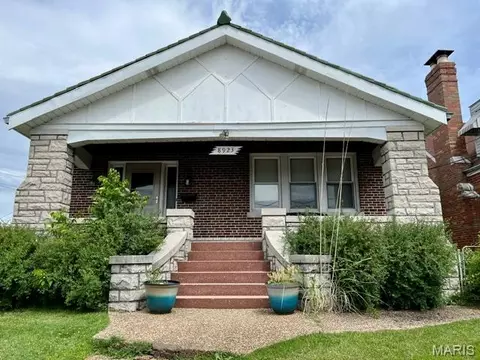8923 Gravois Rd, Affton, MO 63123