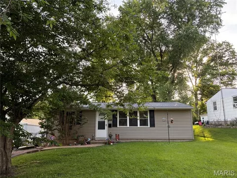 675 Linden Ln, Washington, MO 63090