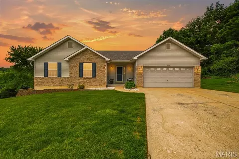 805 Sundance Ct, Fenton, MO 63026
