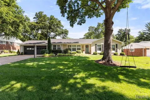 1031 Dovergate Dr, Kirkwood, MO 63122
