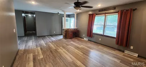 Living - 16 Gemini Dr, Hannibal, MO 63401 photo 3 of 5