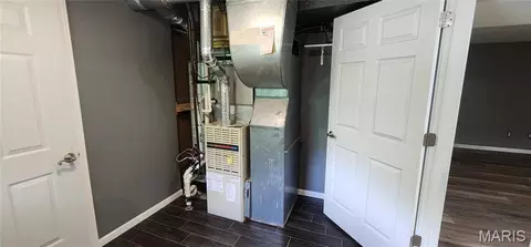 Entry Way - 16 Gemini Dr, Hannibal, MO 63401 photo 3 of 3
