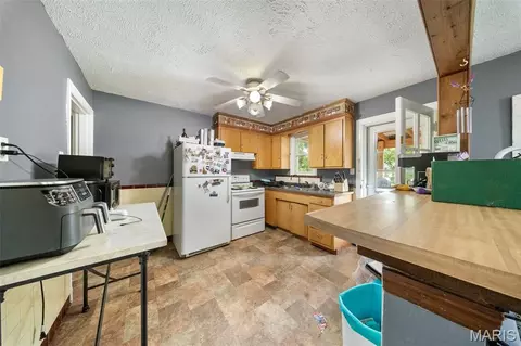 Kitchen - 704 E State Highway 72, Rolla, MO 65401 photo 1 of 2