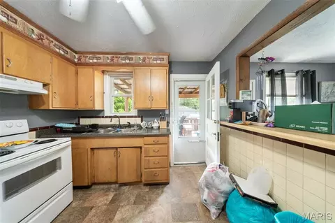 Kitchen - 704 E State Highway 72, Rolla, MO 65401 photo 2 of 2