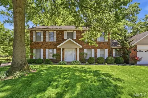 10 Sagebrush Dr, Belleville, IL 62221