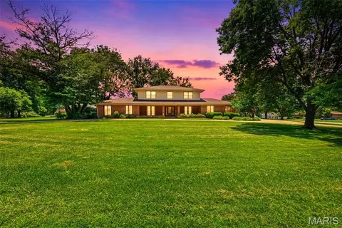 14196 Cross Trails Dr, Chesterfield, MO 63017