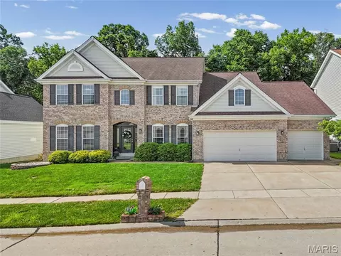 2168 Avalon View Dr, Fenton, MO 63026
