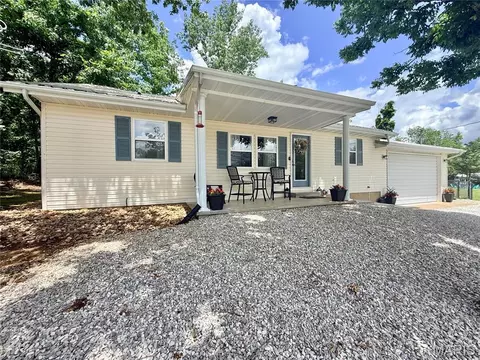 3023 Port Perry Dr, Perryville, MO 63775
