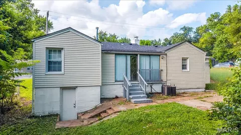 Exterior - 7461 Castro Dr, Ferguson, MO 63135 photo 2 of 3