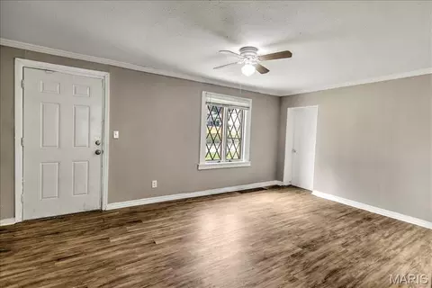Living - 7461 Castro Dr, Ferguson, MO 63135 photo 3 of 7
