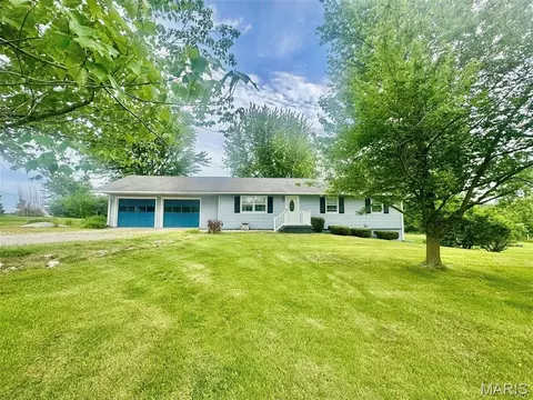 7631 Cedar Hill Ln, Palmyra, MO 63461