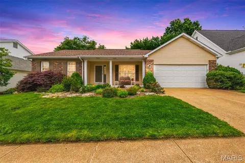 2137 Telford Dr, Mehlville, MO 63125