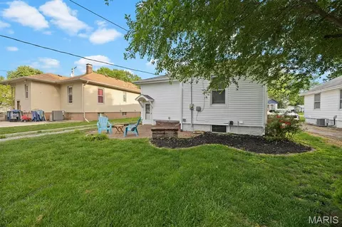 Exterior - 418 E Adams St, O'fallon, IL 62269 photo 3 of 7