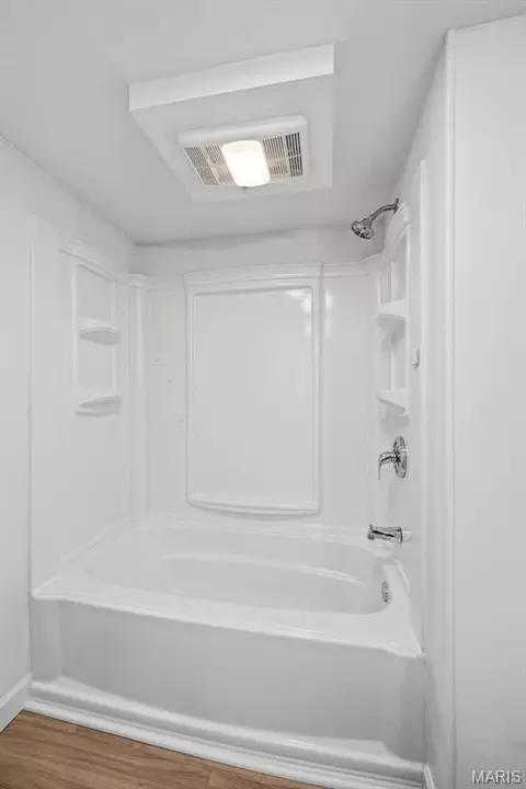 Bath - 156 Hogan Ave, Pacific, MO 63069 photo 2 of 3
