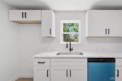 Kitchen - 156 Hogan Ave, Pacific, MO 63069 photo 4 of 4
