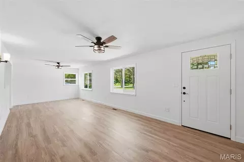 Living - 156 Hogan Ave, Pacific, MO 63069 photo 2 of 8