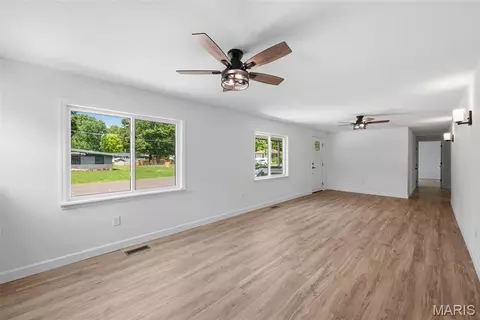 Living - 156 Hogan Ave, Pacific, MO 63069 photo 7 of 8