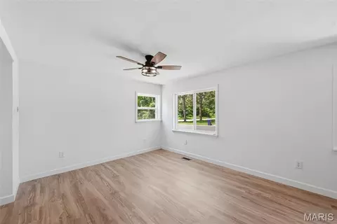 Living - 156 Hogan Ave, Pacific, MO 63069 photo 6 of 8