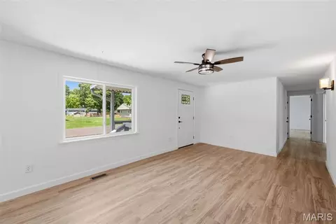 Living - 156 Hogan Ave, Pacific, MO 63069 photo 3 of 8
