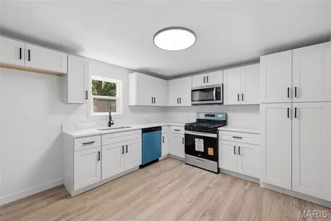 Kitchen - 156 Hogan Ave, Pacific, MO 63069 photo 1 of 4
