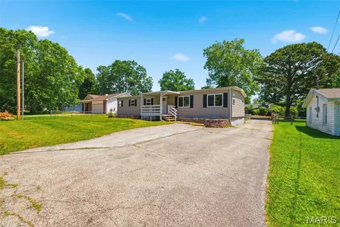 Exterior - 156 Hogan Ave, Pacific, MO 63069 photo 3 of 13